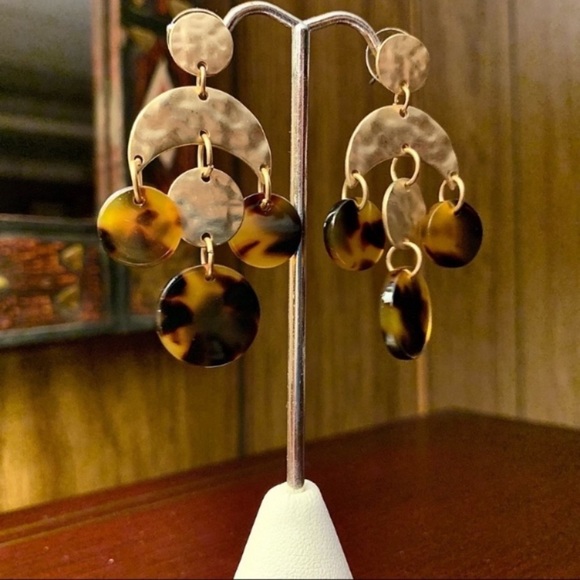 Abstract Hammered Metal Celluloid Acetate Tortoise Link Dangle Earrings - Picture 4 of 6